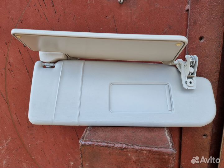 Солнцезащитный козырек правый Октавия а5 рест