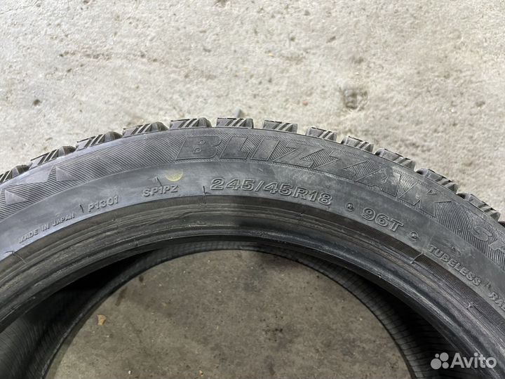 Bridgestone Blizzak Spike-01 245/45 R18