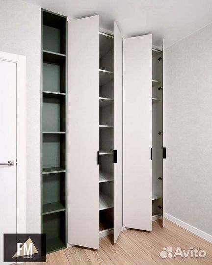 Встроенный распашной шкаф