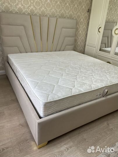 Кровать двухспальная новое