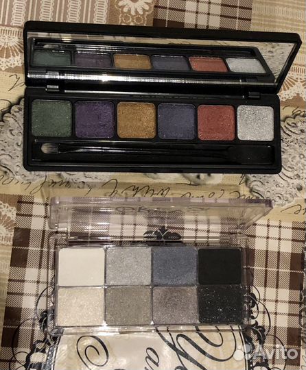 Палетки теней для глаз BH Cosmetics, Skeek,Essence