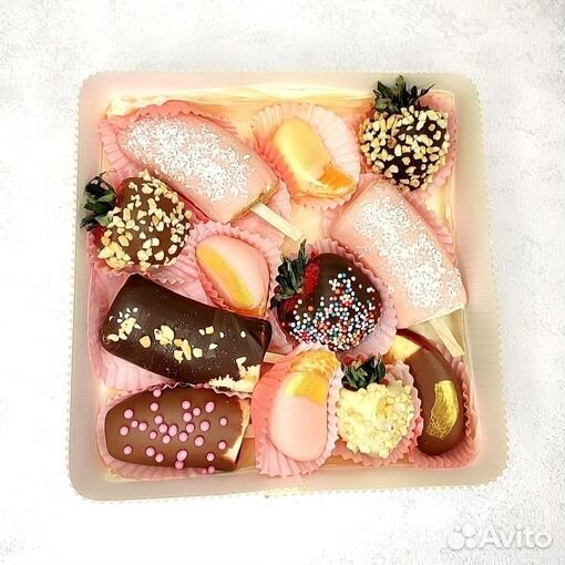 Клубника в шоколаде, бананы в шоколаде