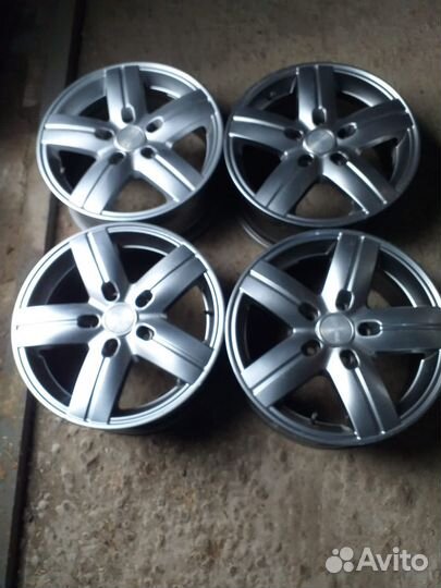 Продаю литые диски от рено дастер R16