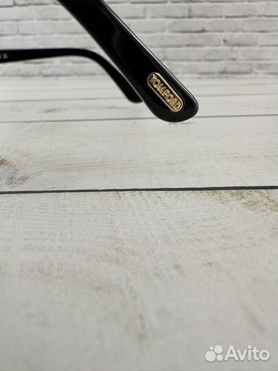 Солнцезащитные очки Tom Ford