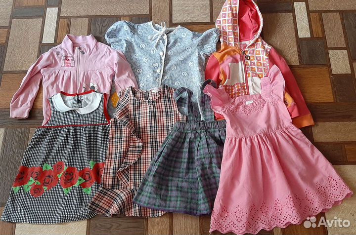 Пакет вещей на девочку р. 92 (платья и кофты)