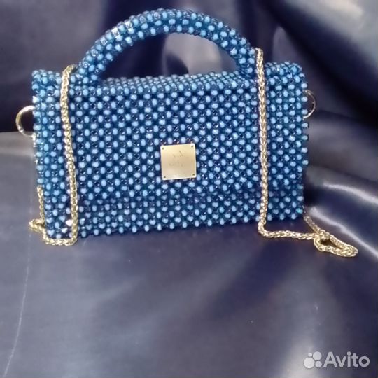 Сумочка из акриловых бусин ручной работы