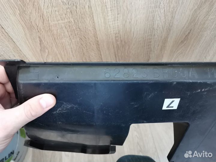 Дефлектор радиатора левый