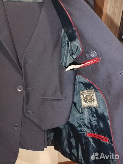 Костюм школьный-тройка. 146-152 р
