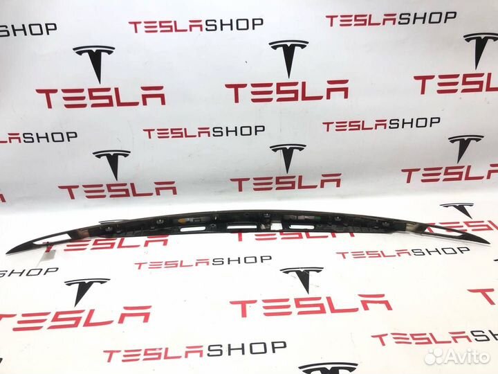 Молдинг крышки багажника Tesla Model S
