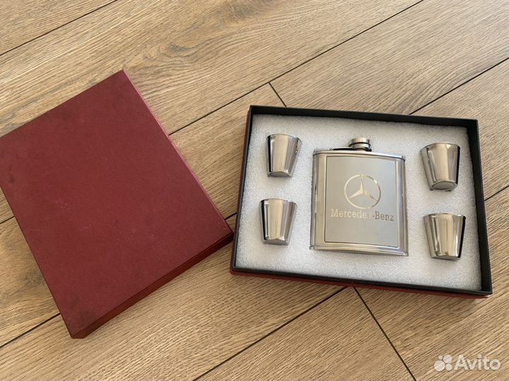 Подарочный набор фляжка и рюмки