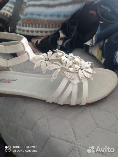 Сандалии новые
