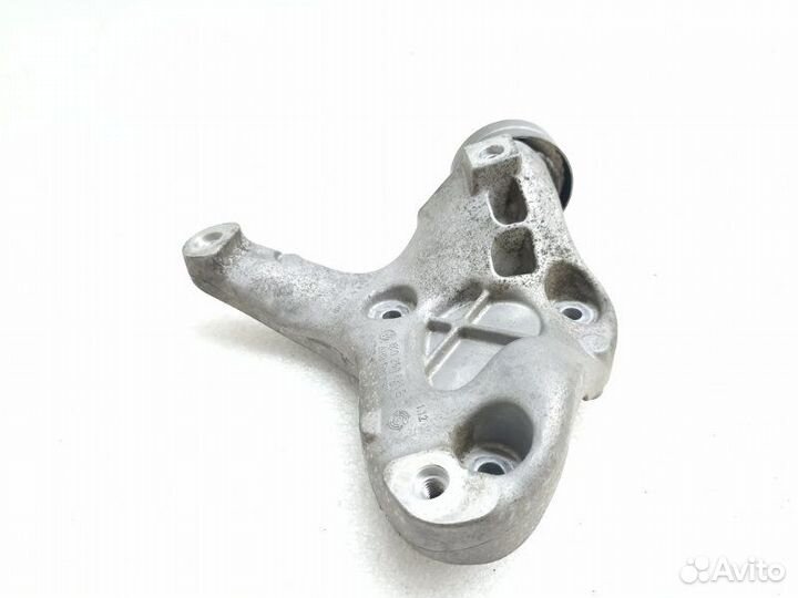 Кронштейн компрессора кондиционера Volkswagen Golf