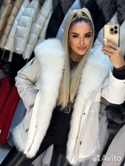 Парка белая с песцом и утеплителем кролик