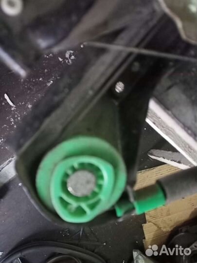 Стеклоподъемник передний Ford Focus I