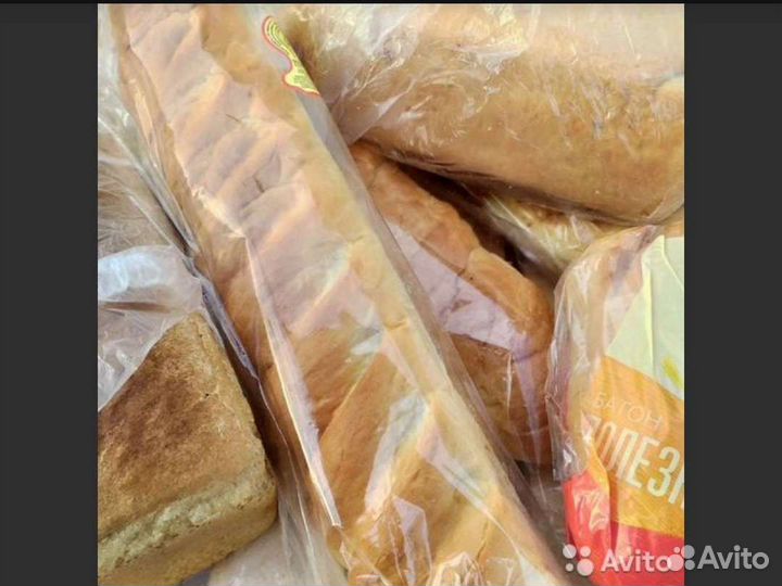 Хлеб в мешках молочка в пакетах на корм животным