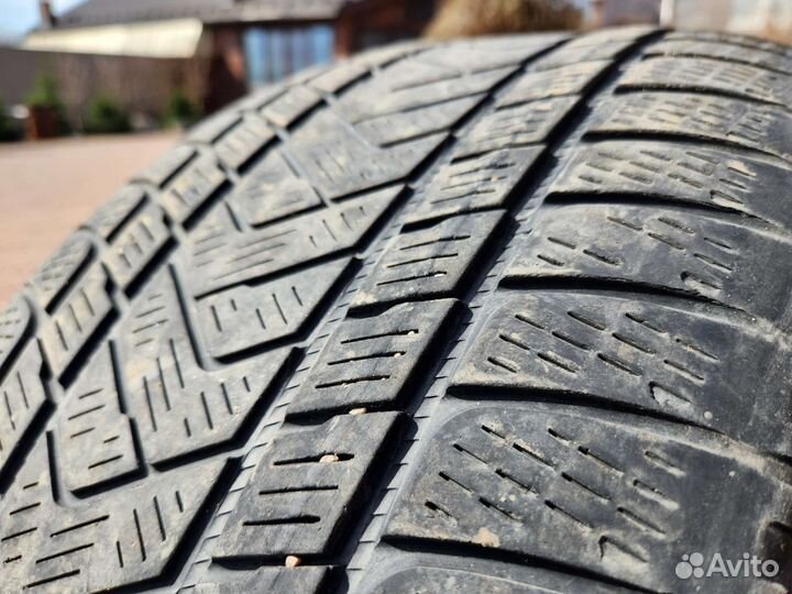 Pirelli Scorpion Winter 275/45 R21 и 315/40 R21 111V