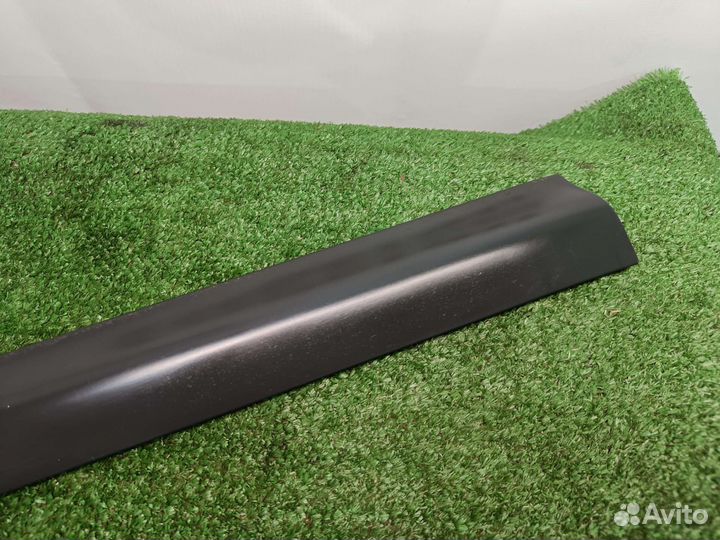 Нижний молдинг передней левой двери Audi a6 c5