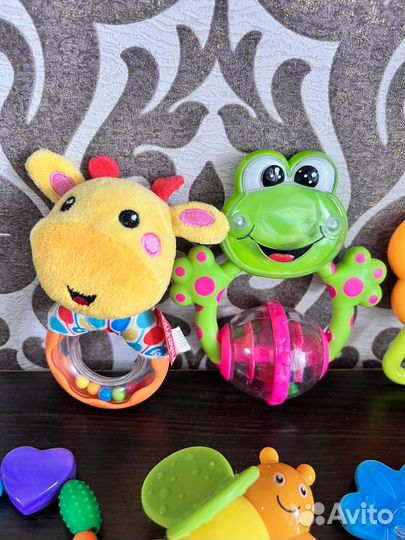 Погремушки, прорезыватели 0+