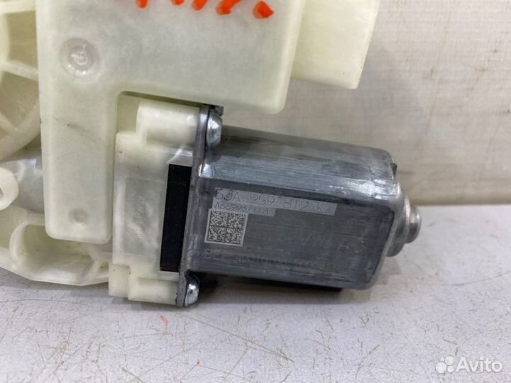 Мотор стеклоподъемника передний правый Skoda Rapid