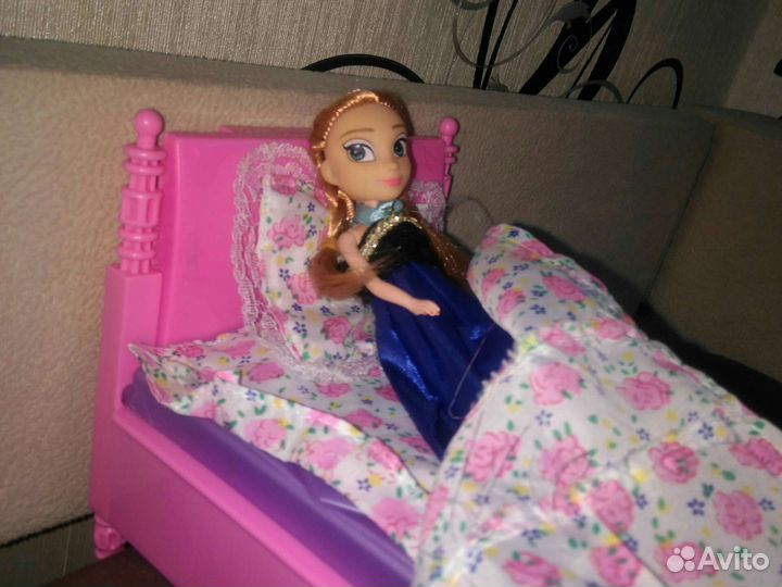 Кровать для кукол барби