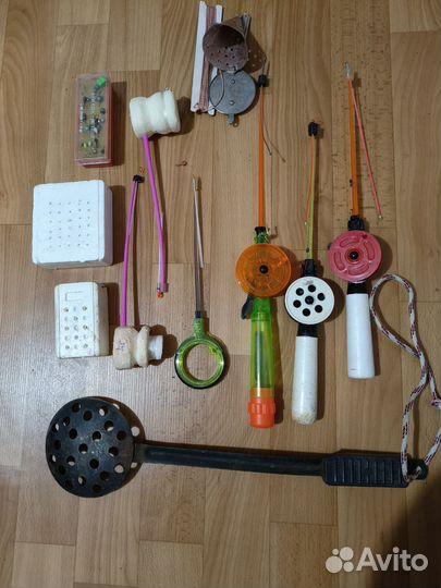 Удочки для зимней рыбалки с ящиком