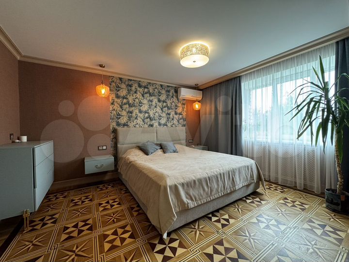 3-к. квартира, 112 м², 4/10 эт.