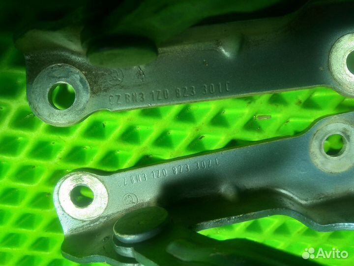 Петля капота Skoda Octavia A5