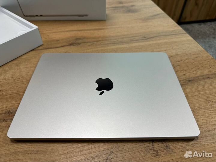 MacBook Air M2 8/256gb Starlight