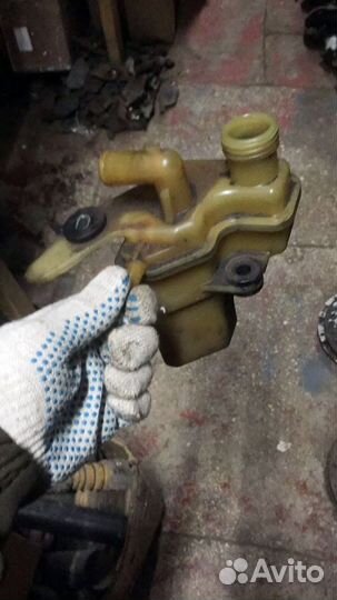 Бачок гура 03-08 Mazda 3 1.6