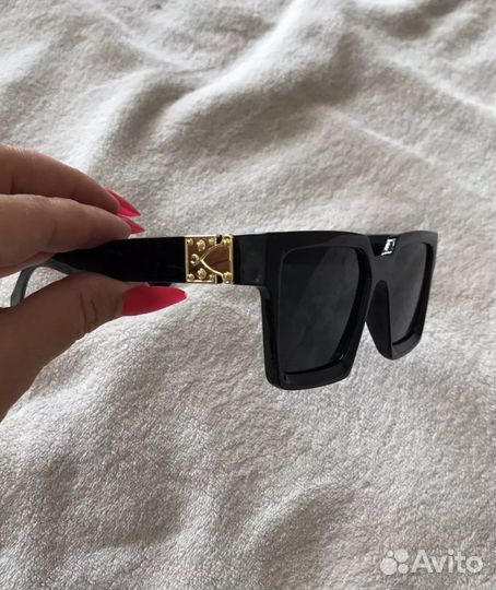 Новые солнцезащитные очки