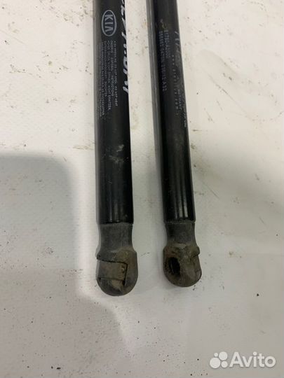 Амортизатор двери багажника Kia Ceed JD 2012