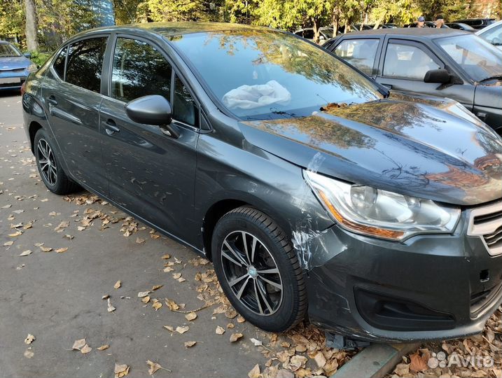 Citroen C4 1.6 МТ, 2015, битый, 170 000 км