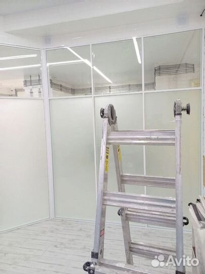 Межкомнатные стеклянные перегородки раздвижные