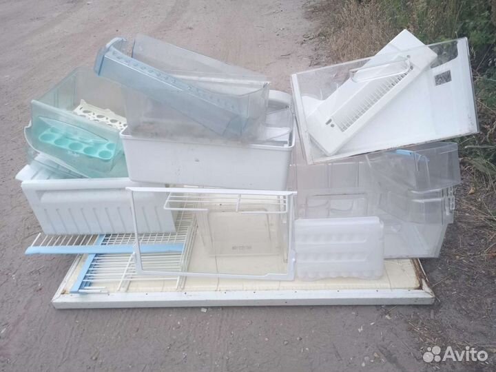 Ящики, полки, двери к холодильникам