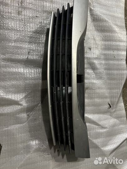 Решетка радиатора Renault Laguna 2