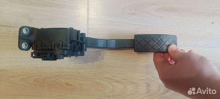 Электронная педаль газа Skoda Fabia