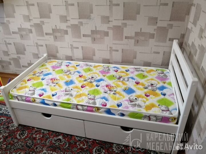 Кровать детская из массива