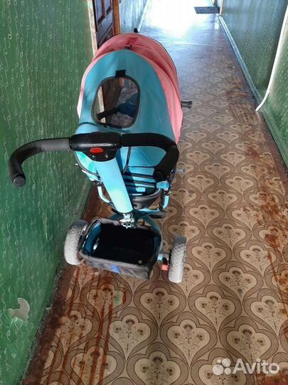 Детский велосипед с ручкой