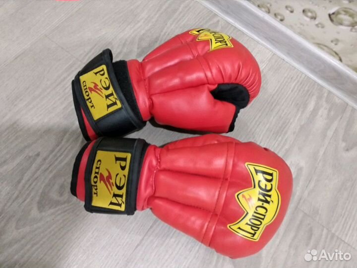 Боксерские перчатки 