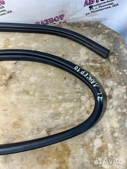 Уплотнитель задней левой двери Mitsubishi Lancer 1