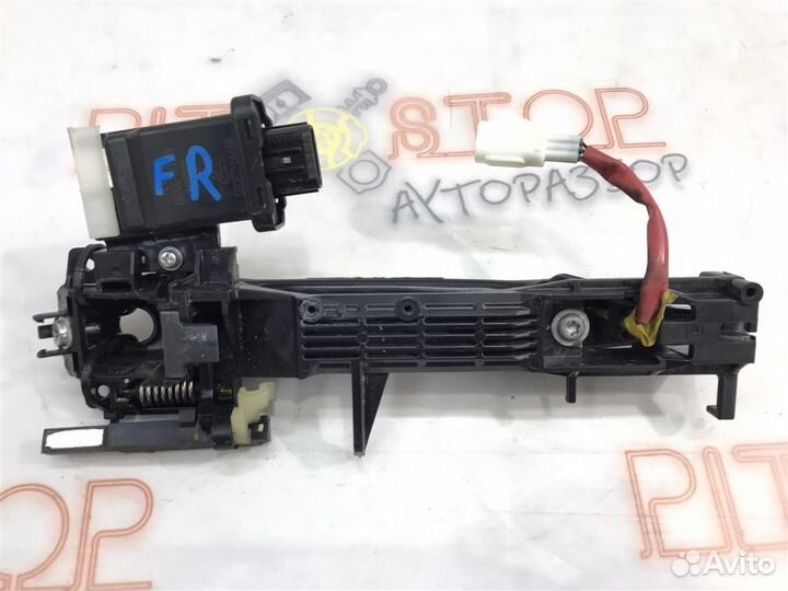 Внешняя ручка передней правой двери Toyota Estima