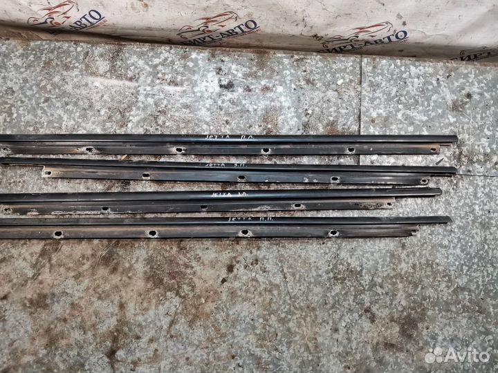 Молдинг наружный стекла двери Volkswagen Jetta