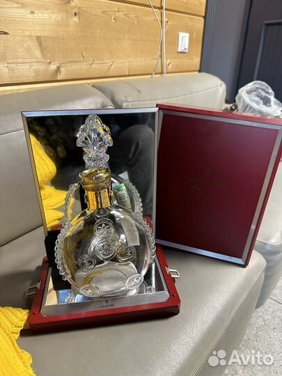 Бутылка с коробкой Remy Martin Louis xlll