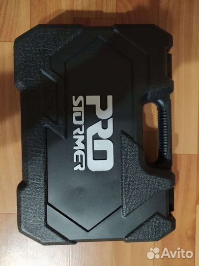 Набор инструментов в чемодане