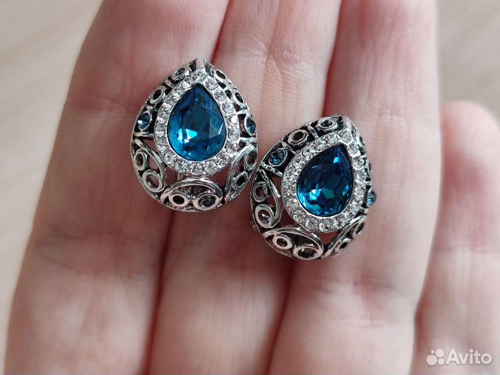 Серьги и подвеска с синим камнем