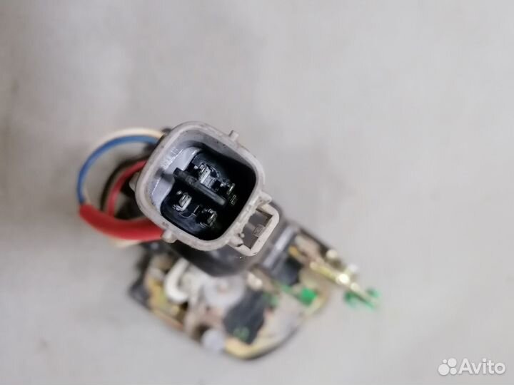 Замок двери задней левой Toyota Corona ST190 1994