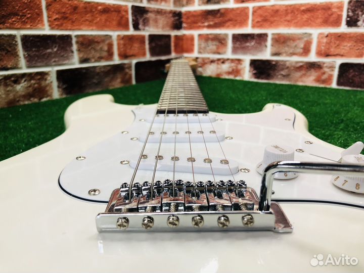 Z.8722 электрогитара Fabio ST100WH