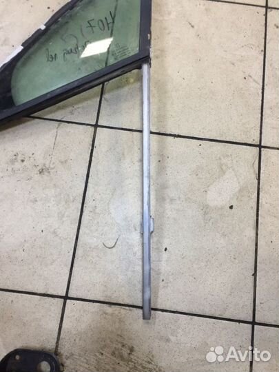 Форточка двери передняя левая Peugeot 407