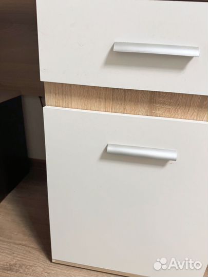 Письменный стол