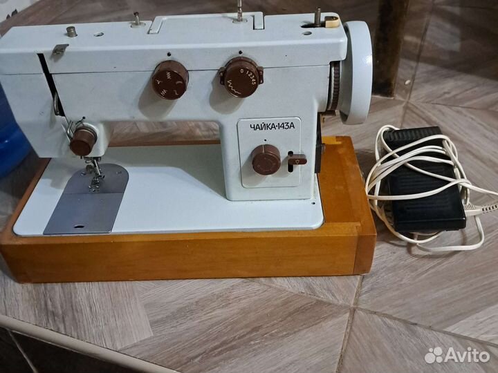 Швейная машинка Чайка 143А